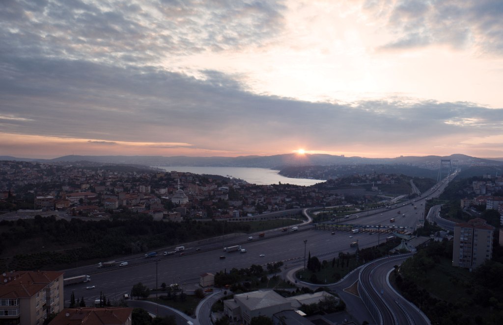 Traffic @ 0500 07-09LF