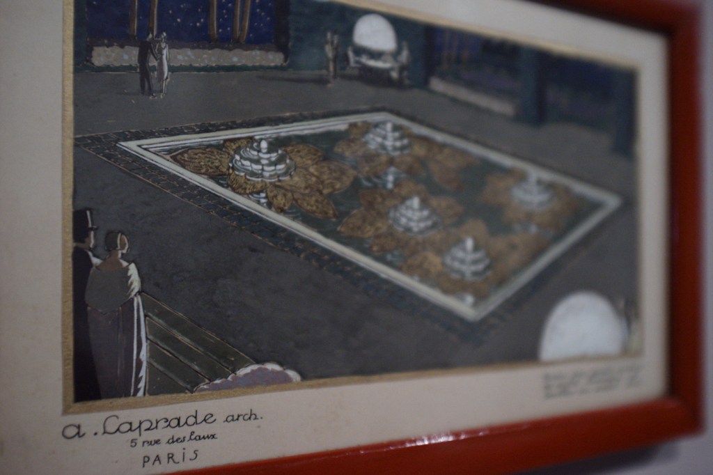 04 Perspective du bassin avec grands nymphéas de cristal lumineux en metal doré @ expo art déco 1925 - Albert Lapradek64