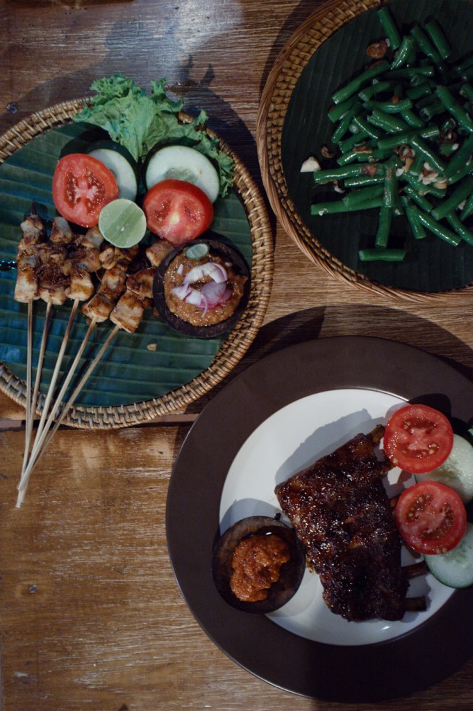Made Becik Waroeng @ 6 Jl Tirta Tawar Br Kutuh Kaja, Ubud-Gianyar07 - iga babi bakar (pork ribs), satek64