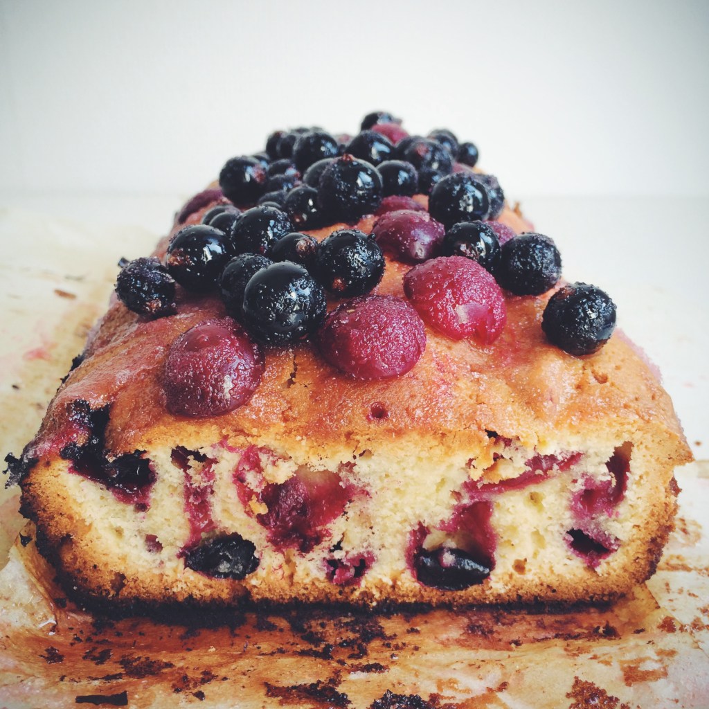blackcurrant-morello-drizzle-cake4