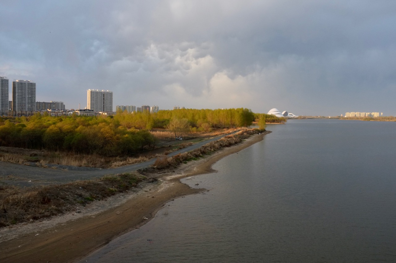 Songhua River and Songbei as seen from the highway 松北大道