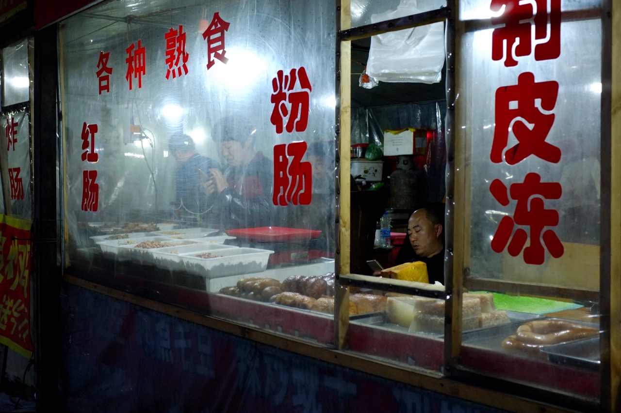 Night market in Songbei