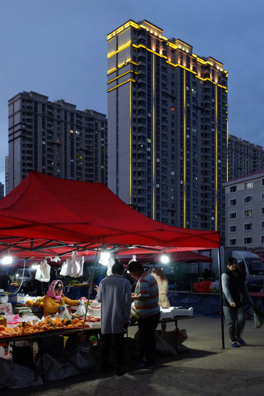 Night market in Songbei